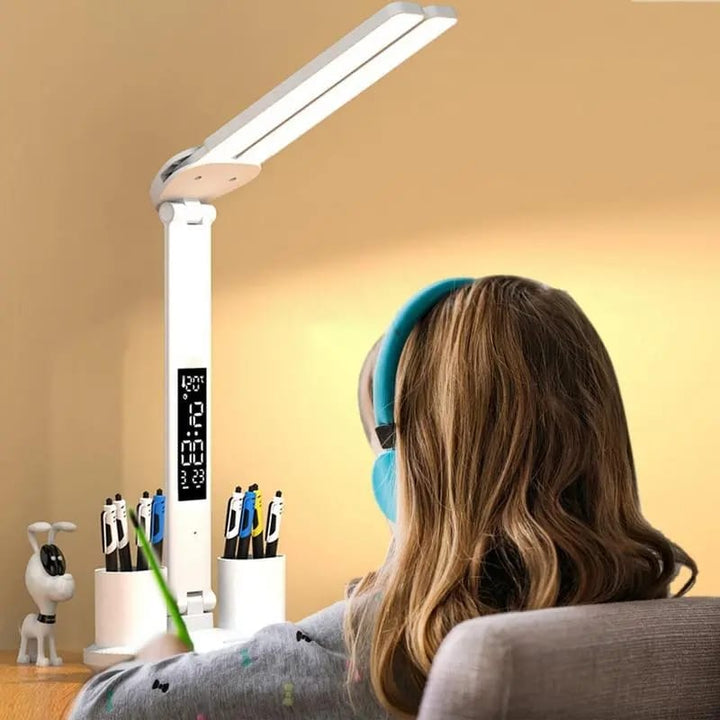 Lámpara LED digital escritorio con calendario hora y portalapiceros